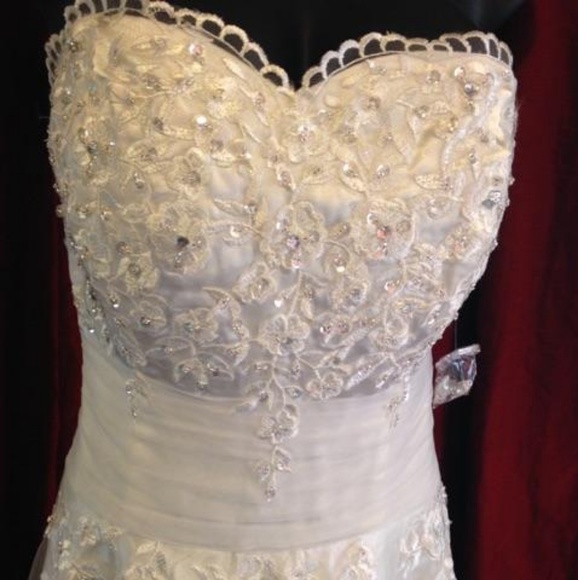 Never worn brand new wedding dress - Picture 6 of 6